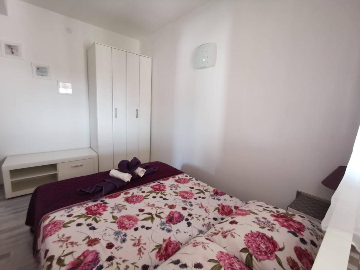 Apartmani Tajana Sukošan Eksteriør bilde