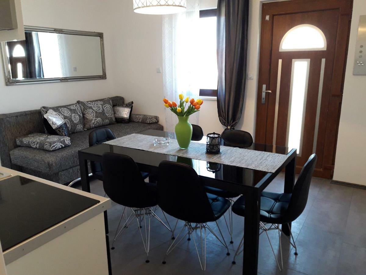 Apartmani Tajana Sukošan Eksteriør bilde